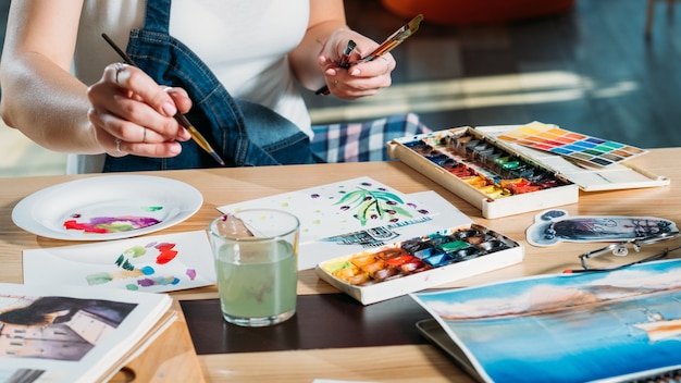 EXPRESSIVE ARTS THERAPY/ΘΕΡΑΠΕΙΑ ΜΕΣΩ ΤΕΧΝΗΣ